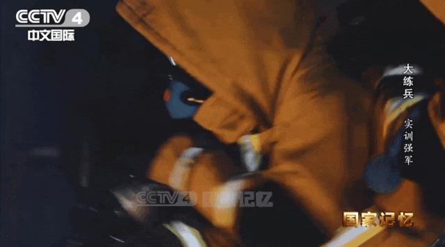 DƬ